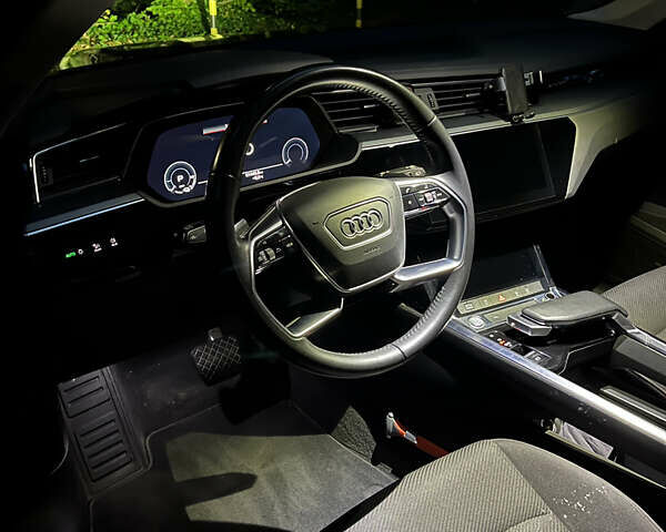 Серый Ауди E-Tron, объемом двигателя 0 л и пробегом 175 тыс. км за 22000 $, фото 29 на Automoto.ua