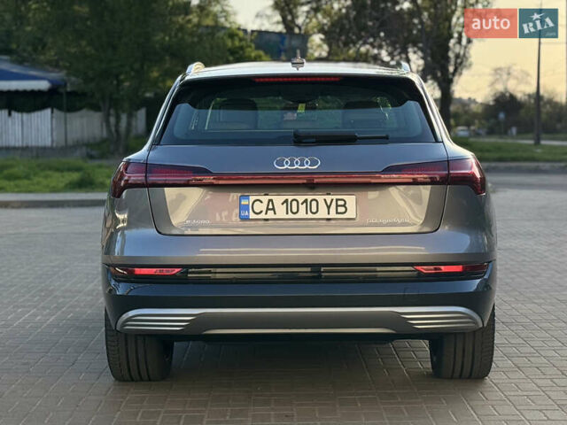 Серый Ауди E-Tron, объемом двигателя 0 л и пробегом 65 тыс. км за 35500 $, фото 5 на Automoto.ua
