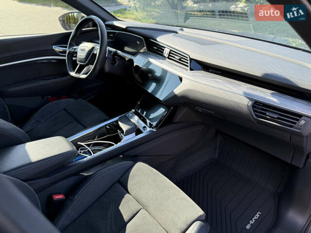 Сірий Ауді E-Tron, об'ємом двигуна 0 л та пробігом 65 тис. км за 39990 $, фото 28 на Automoto.ua