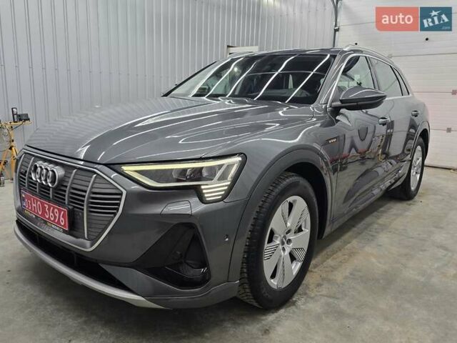 Серый Ауди E-Tron, объемом двигателя 0 л и пробегом 99 тыс. км за 31990 $, фото 54 на Automoto.ua