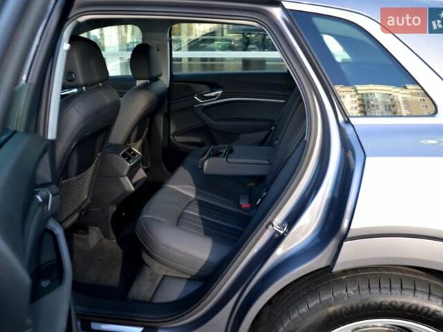 Серый Ауди E-Tron, объемом двигателя 0 л и пробегом 125 тыс. км за 23800 $, фото 178 на Automoto.ua