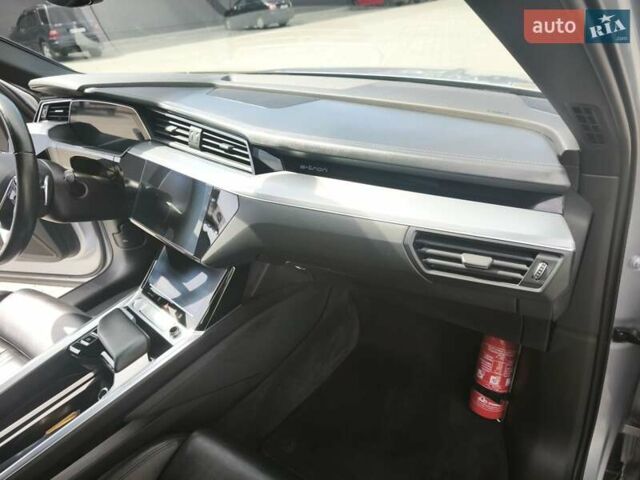 Сірий Ауді E-Tron, об'ємом двигуна 0 л та пробігом 78 тис. км за 32800 $, фото 42 на Automoto.ua