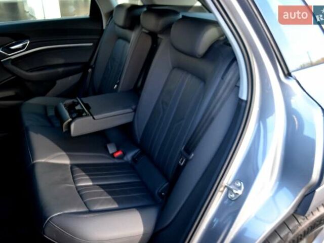 Серый Ауди E-Tron, объемом двигателя 0 л и пробегом 125 тыс. км за 23800 $, фото 181 на Automoto.ua