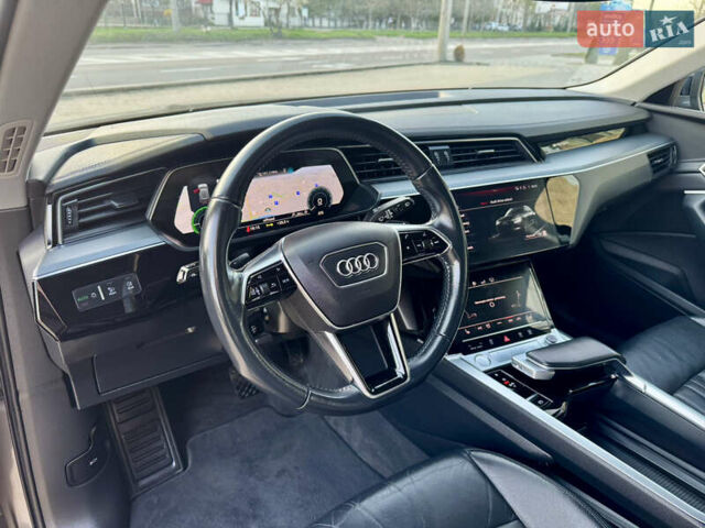 Сірий Ауді E-Tron, об'ємом двигуна 0 л та пробігом 143 тис. км за 27900 $, фото 32 на Automoto.ua