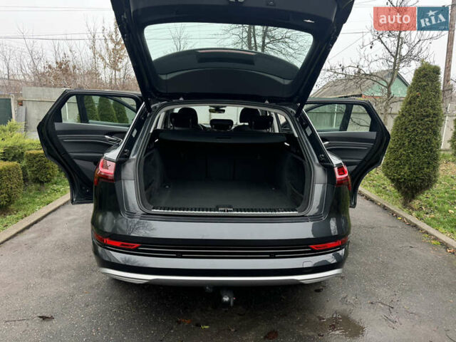 Серый Ауди E-Tron, объемом двигателя 0 л и пробегом 150 тыс. км за 23800 $, фото 45 на Automoto.ua