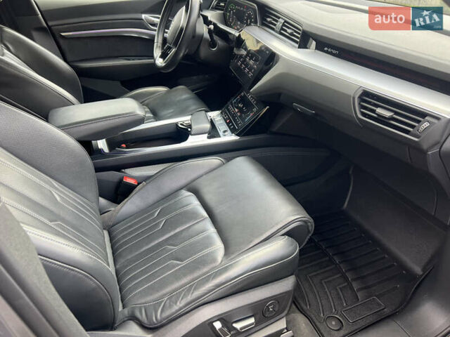 Серый Ауди E-Tron, объемом двигателя 0 л и пробегом 119 тыс. км за 35000 $, фото 21 на Automoto.ua