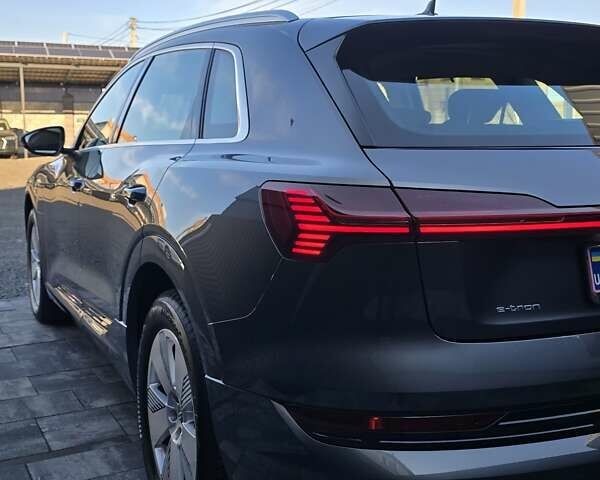 Серый Ауди E-Tron, объемом двигателя 0 л и пробегом 99 тыс. км за 31990 $, фото 14 на Automoto.ua