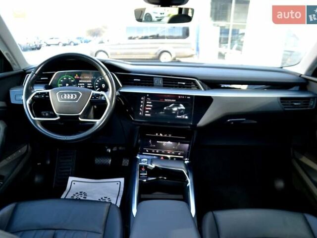 Серый Ауди E-Tron, объемом двигателя 0 л и пробегом 125 тыс. км за 23800 $, фото 111 на Automoto.ua