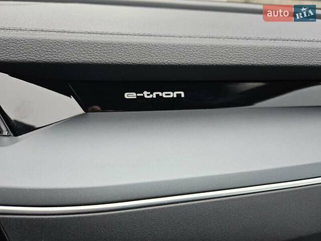 Серый Ауди E-Tron, объемом двигателя 0 л и пробегом 112 тыс. км за 27600 $, фото 5 на Automoto.ua