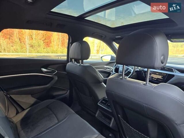 Сірий Ауді E-Tron, об'ємом двигуна 0 л та пробігом 67 тис. км за 37999 $, фото 59 на Automoto.ua