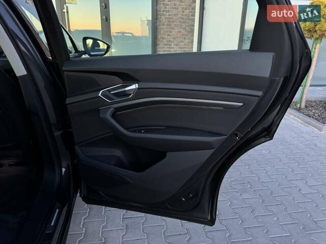 Серый Ауди E-Tron, объемом двигателя 0 л и пробегом 97 тыс. км за 21900 $, фото 64 на Automoto.ua