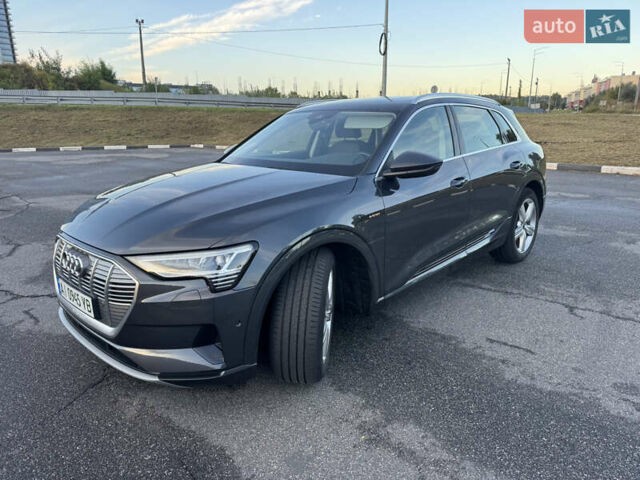 Серый Ауди E-Tron, объемом двигателя 0 л и пробегом 169 тыс. км за 26000 $, фото 2 на Automoto.ua