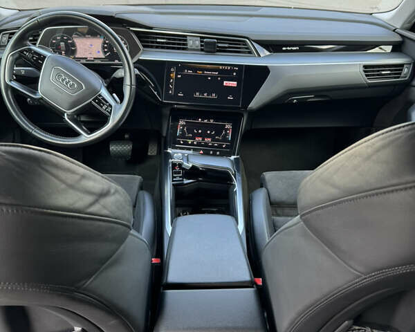 Серый Ауди E-Tron, объемом двигателя 0 л и пробегом 65 тыс. км за 25900 $, фото 9 на Automoto.ua