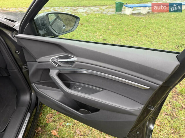 Сірий Ауді E-Tron, об'ємом двигуна 0 л та пробігом 53 тис. км за 34000 $, фото 24 на Automoto.ua
