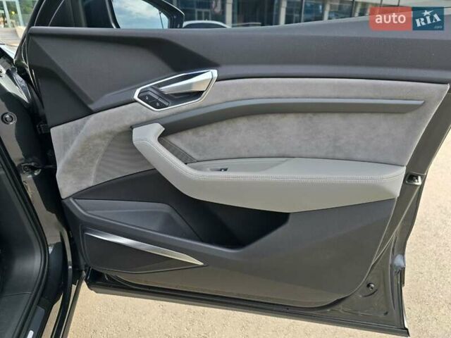 Сірий Ауді E-Tron, об'ємом двигуна 0 л та пробігом 90 тис. км за 37777 $, фото 5 на Automoto.ua