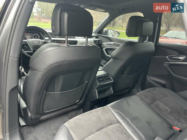 Серый Ауди E-Tron, объемом двигателя 0 л и пробегом 90 тыс. км за 34490 $, фото 16 на Automoto.ua