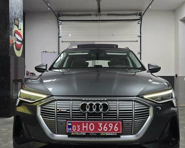 Серый Ауди E-Tron, объемом двигателя 0 л и пробегом 99 тыс. км за 31990 $, фото 51 на Automoto.ua