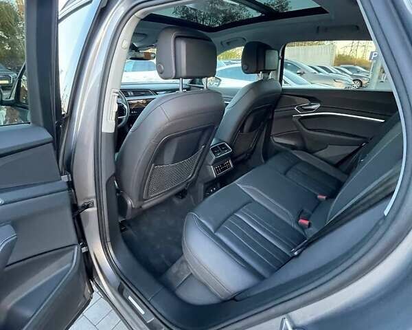 Серый Ауди E-Tron, объемом двигателя 0 л и пробегом 45 тыс. км за 29900 $, фото 25 на Automoto.ua
