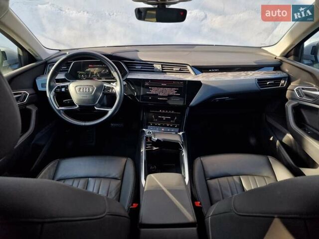 Серый Ауди E-Tron, объемом двигателя 0 л и пробегом 12 тыс. км за 31990 $, фото 60 на Automoto.ua