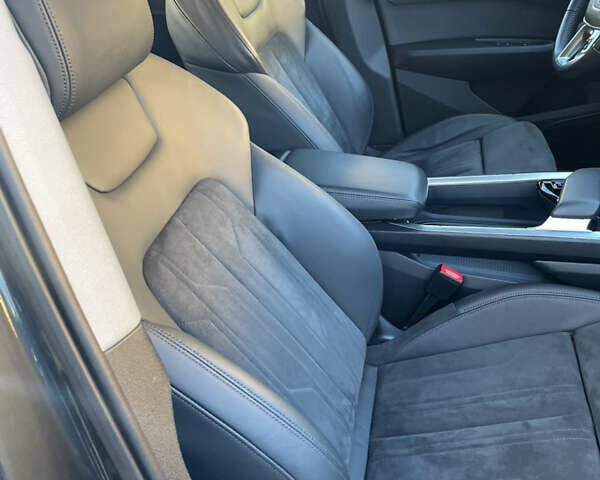 Сірий Ауді E-Tron, об'ємом двигуна 0 л та пробігом 153 тис. км за 28999 $, фото 18 на Automoto.ua