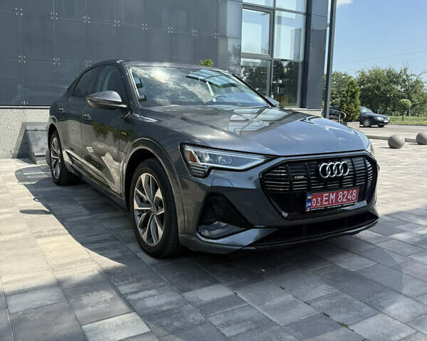 Ауді E-Tron 2020 у Києві на Automoto.ua Сірий Ауді E-Tron, об'ємом двигуна 0 л та пробігом 53 тис. км за 33900 $, фото 2 на Automoto.ua