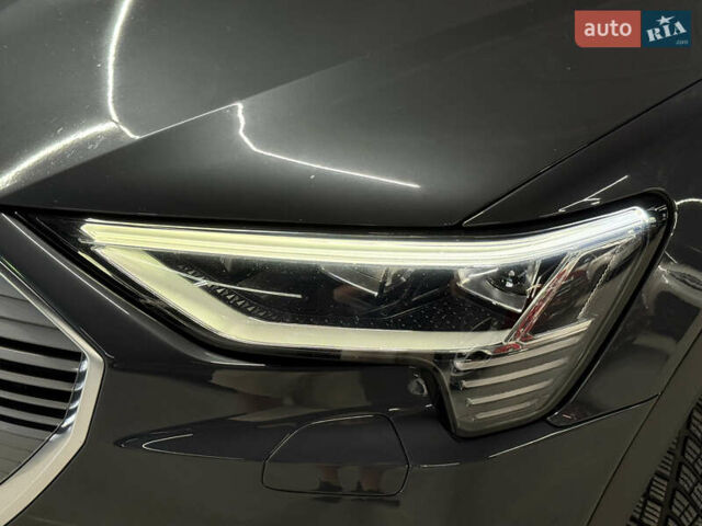Серый Ауди E-Tron, объемом двигателя 0 л и пробегом 207 тыс. км за 20000 $, фото 4 на Automoto.ua