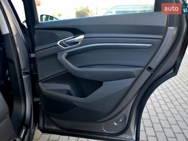 Серый Ауди E-Tron, объемом двигателя 0 л и пробегом 125 тыс. км за 23800 $, фото 186 на Automoto.ua