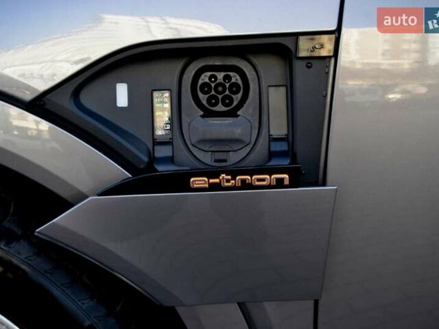 Серый Ауди E-Tron, объемом двигателя 0 л и пробегом 125 тыс. км за 23800 $, фото 93 на Automoto.ua