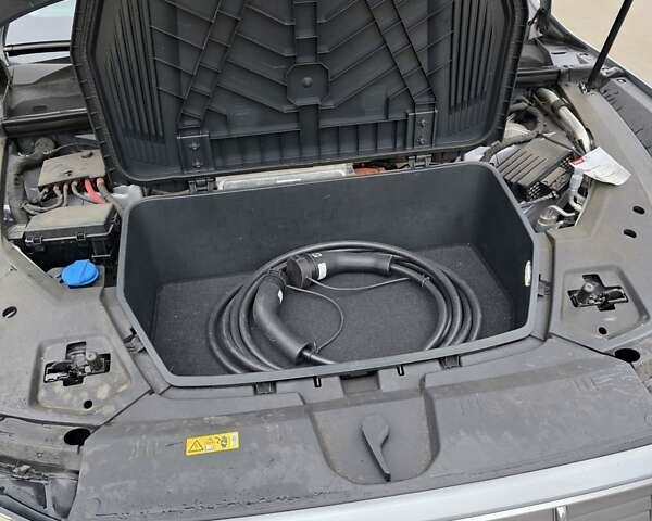 Серый Ауди E-Tron, объемом двигателя 0 л и пробегом 90 тыс. км за 36500 $, фото 20 на Automoto.ua