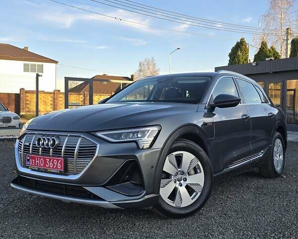 Серый Ауди E-Tron, объемом двигателя 0 л и пробегом 99 тыс. км за 31990 $, фото 1 на Automoto.ua
