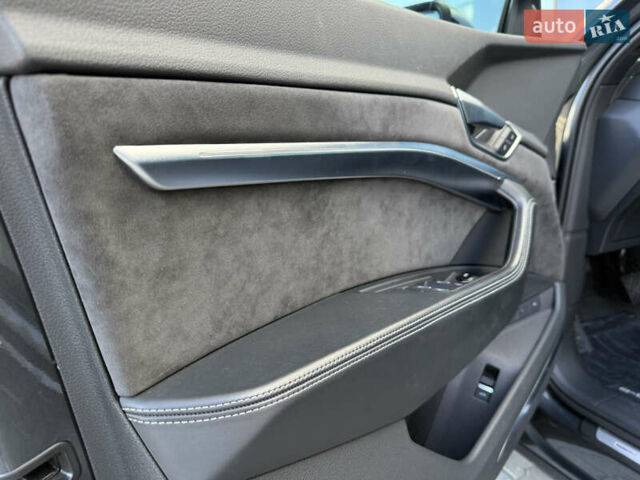 Серый Ауди E-Tron, объемом двигателя 0 л и пробегом 41 тыс. км за 44990 $, фото 24 на Automoto.ua