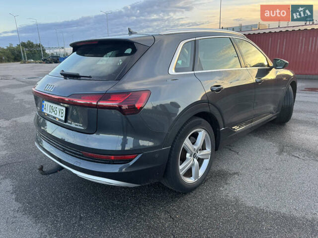 Серый Ауди E-Tron, объемом двигателя 0 л и пробегом 169 тыс. км за 26000 $, фото 4 на Automoto.ua