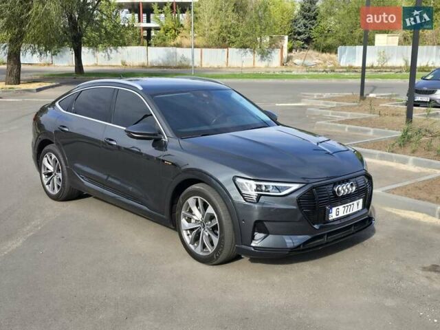 Серый Ауди E-Tron, объемом двигателя 0 л и пробегом 77 тыс. км за 38000 $, фото 4 на Automoto.ua