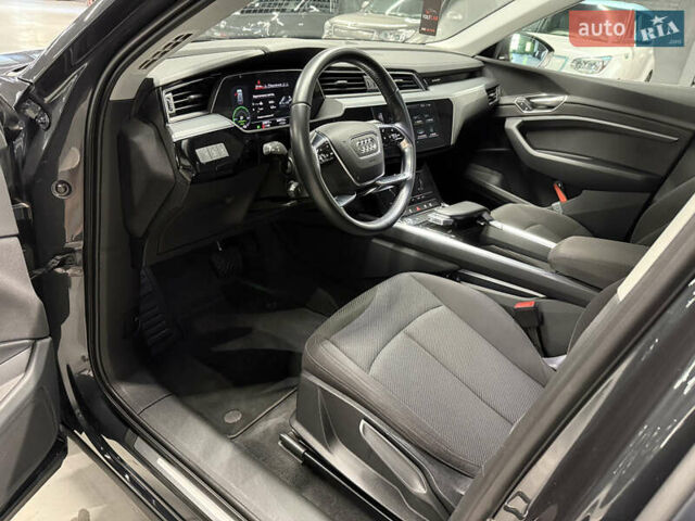 Серый Ауди E-Tron, объемом двигателя 0 л и пробегом 207 тыс. км за 20000 $, фото 61 на Automoto.ua