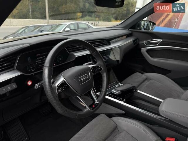 Сірий Ауді E-Tron, об'ємом двигуна 0 л та пробігом 77 тис. км за 37000 $, фото 10 на Automoto.ua