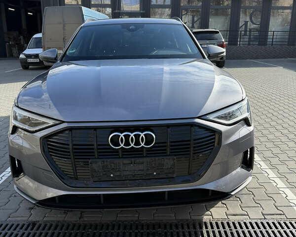 Серый Ауди E-Tron, объемом двигателя 0 л и пробегом 145 тыс. км за 37500 $, фото 72 на Automoto.ua
