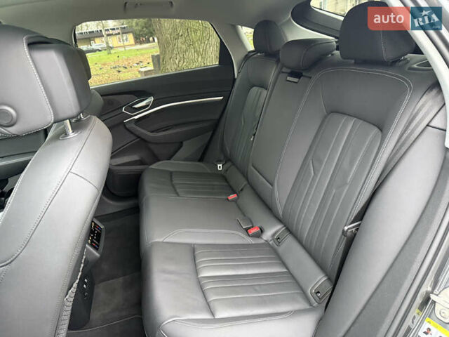 Сірий Ауді E-Tron, об'ємом двигуна 0 л та пробігом 53 тис. км за 34000 $, фото 35 на Automoto.ua