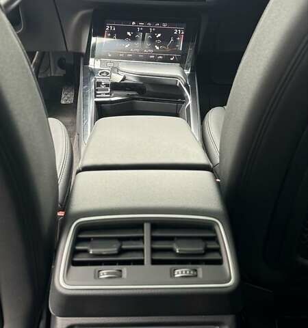 Ауди E-Tron 2020 в Ивано-Франковске на Automoto.ua Серый Ауди E-Tron, объемом двигателя 0 л и пробегом 68 тыс. км за 31000 $, фото 13 на Automoto.ua