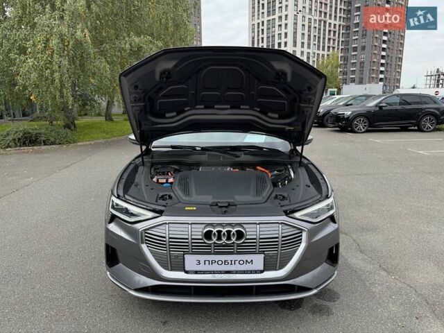 Серый Ауди E-Tron, объемом двигателя 0 л и пробегом 58 тыс. км за 37000 $, фото 4 на Automoto.ua