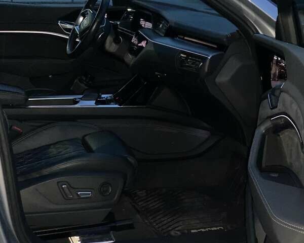 Серый Ауди E-Tron, объемом двигателя 0 л и пробегом 93 тыс. км за 39500 $, фото 11 на Automoto.ua