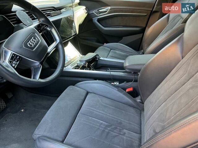 Сірий Ауді E-Tron, об'ємом двигуна 0 л та пробігом 78 тис. км за 30500 $, фото 24 на Automoto.ua
