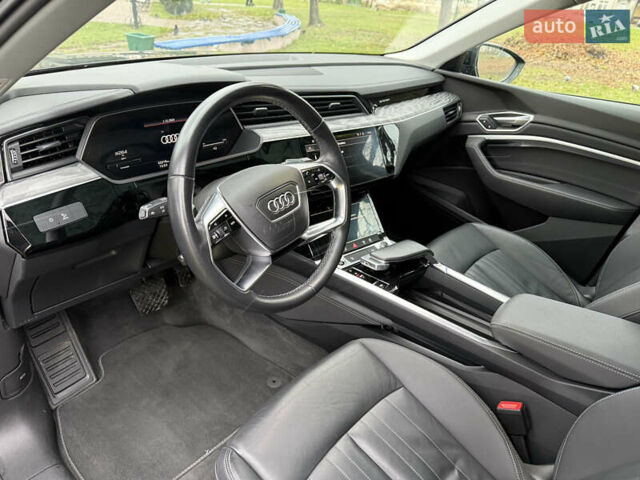 Сірий Ауді E-Tron, об'ємом двигуна 0 л та пробігом 53 тис. км за 34000 $, фото 19 на Automoto.ua