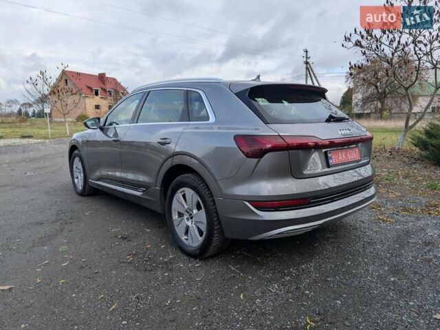 Серый Ауди E-Tron, объемом двигателя 0 л и пробегом 82 тыс. км за 32500 $, фото 2 на Automoto.ua