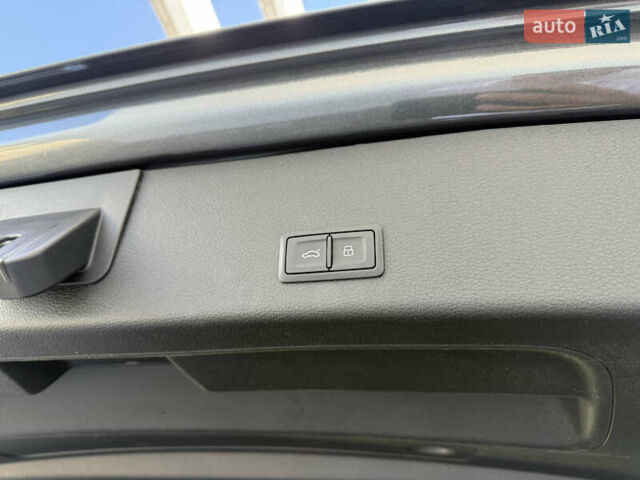 Серый Ауди E-Tron, объемом двигателя 0 л и пробегом 41 тыс. км за 44990 $, фото 53 на Automoto.ua