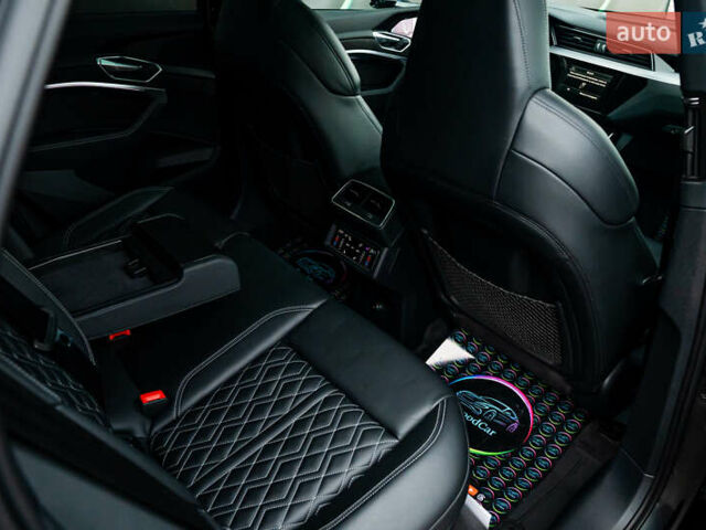 Сірий Ауді E-Tron, об'ємом двигуна 0 л та пробігом 82 тис. км за 39888 $, фото 61 на Automoto.ua