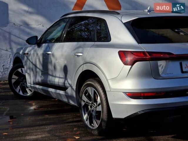 Серый Ауди E-Tron, объемом двигателя 0 л и пробегом 12 тыс. км за 31990 $, фото 27 на Automoto.ua