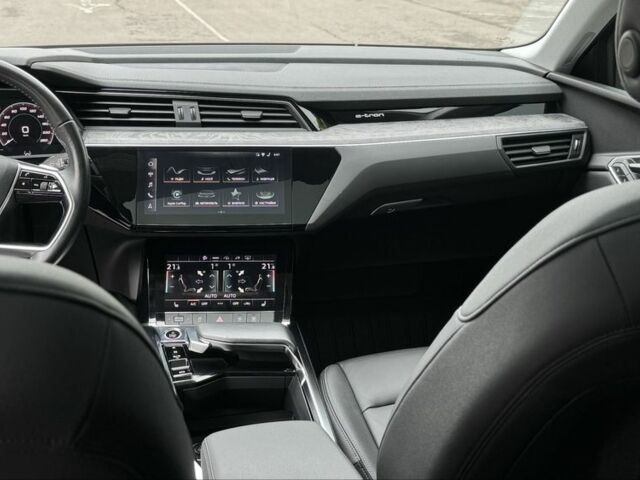 Ауді E-Tron 2020 у Івано-Франківську на Automoto.ua Сірий Ауді E-Tron, об'ємом двигуна 0 л та пробігом 68 тис. км за 31000 $, фото 7 на Automoto.ua