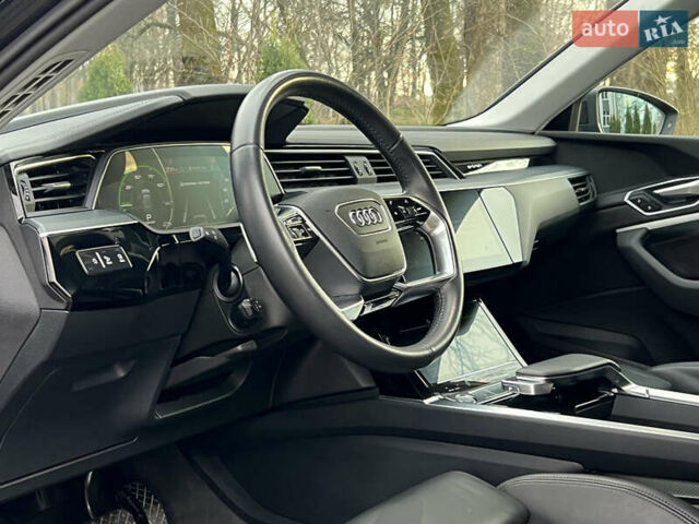Сірий Ауді E-Tron, об'ємом двигуна 0 л та пробігом 143 тис. км за 30800 $, фото 12 на Automoto.ua