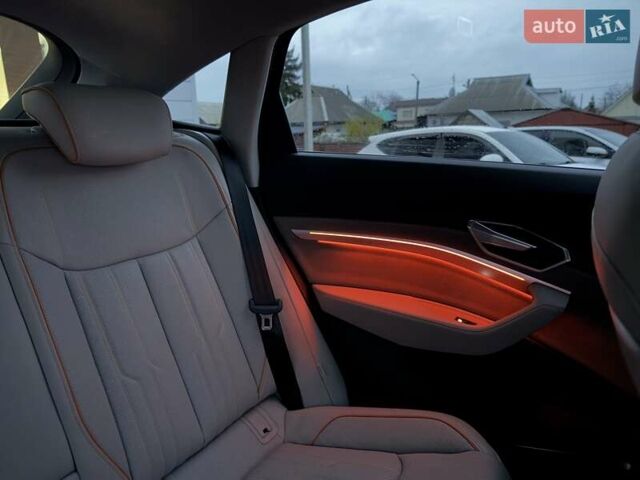 Серый Ауди E-Tron, объемом двигателя 0 л и пробегом 71 тыс. км за 35700 $, фото 35 на Automoto.ua