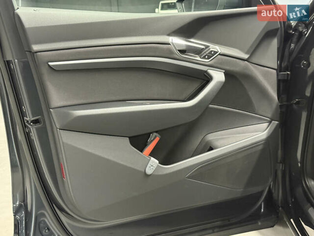 Серый Ауди E-Tron, объемом двигателя 0 л и пробегом 207 тыс. км за 20000 $, фото 57 на Automoto.ua